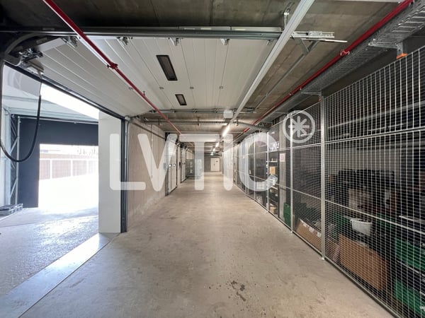 Dépôt, atelier, laboratoire de 800 m2 à louer à Bussigny 6