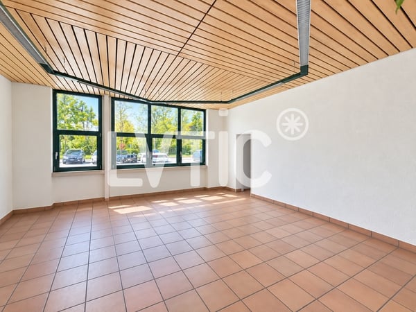 Bâtiment industriel de 2100 m2 sur parcelle 4700 m2 à louer à Moudon 12