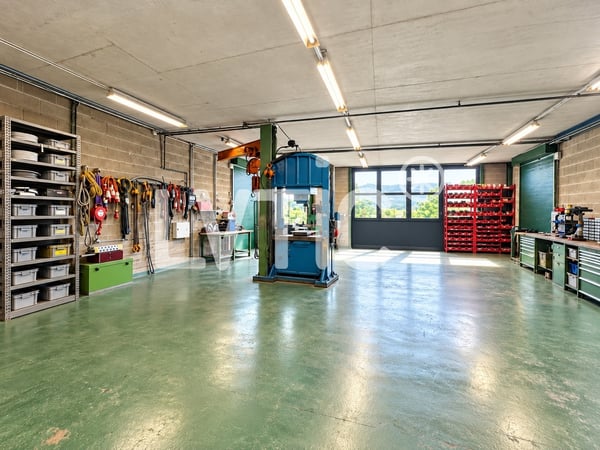 Bâtiment industriel de 2100 m2 sur parcelle 4700 m2 à louer à Moudon 9