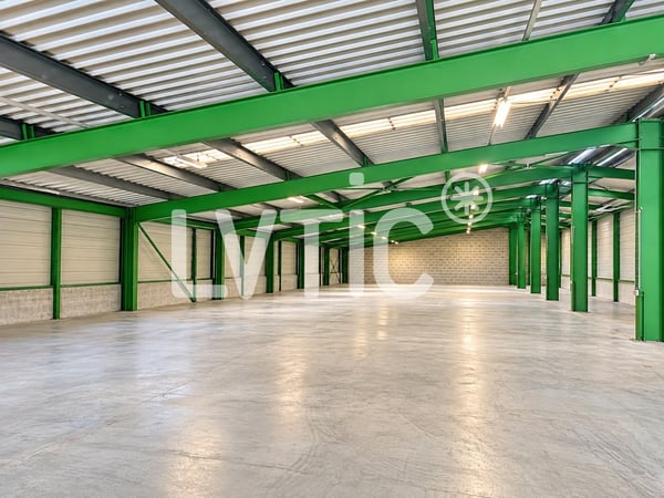 Bâtiment industriel de 2100 m2 sur parcelle 4700 m2 à louer à Moudon 10