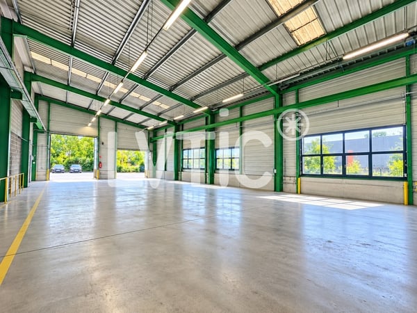 Bâtiment industriel de 2100 m2 sur parcelle 4700 m2 à louer à Moudon 8