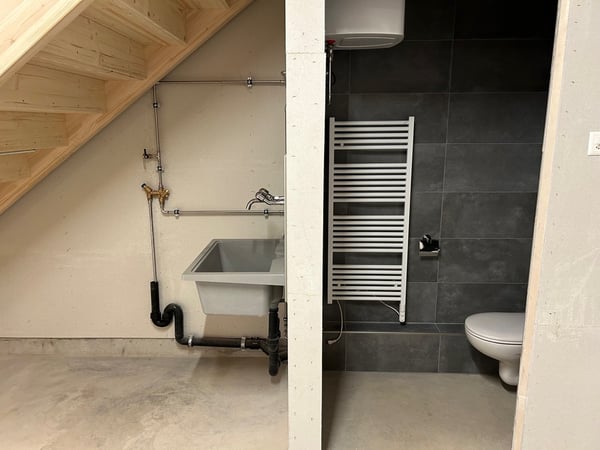 Local/dépôt n° 8 - Ch. de Plans-Praz 32 5