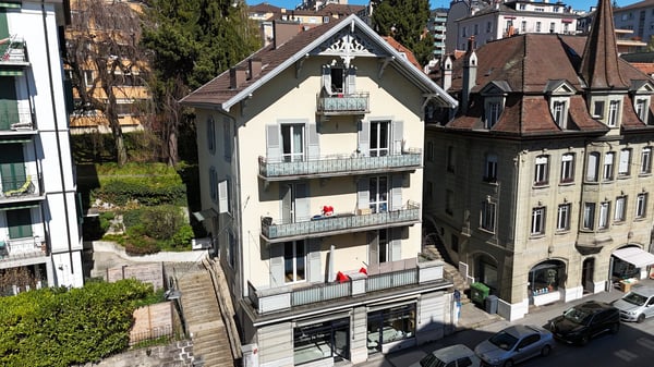 Immeuble locatif de 4 appartements et une surface commerciale à Lausanne. 1