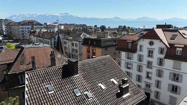 Immeuble locatif de 4 appartements et une surface commerciale à Lausanne. 6
