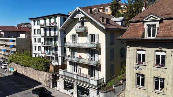 Immeuble locatif de 4 appartements et une surface commerciale à Lausanne. 8