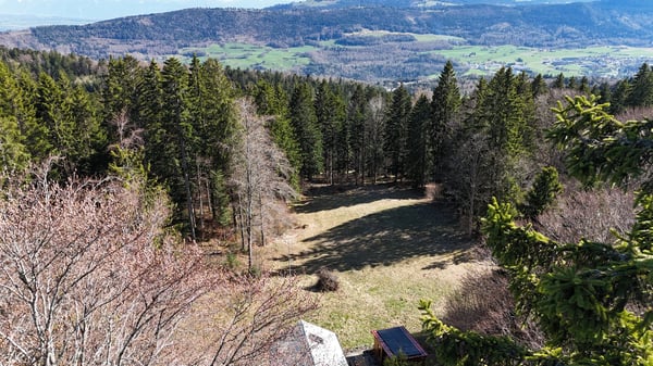 Objet très rare - Chalet de montagne avec confort sur la chaîne du Jura. 11
