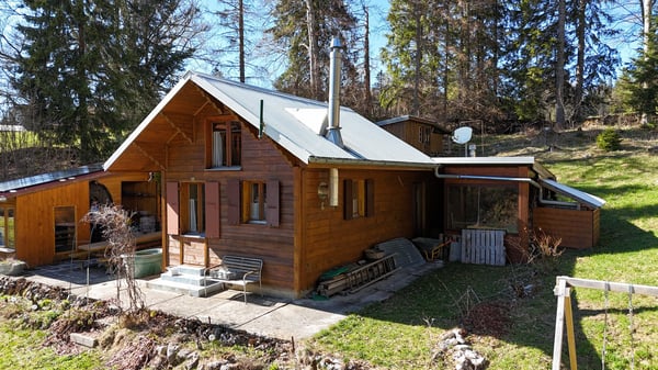 Objet très rare - Chalet de montagne avec confort sur la chaîne du Jura. 1