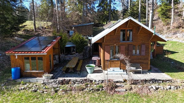Objet très rare - Chalet de montagne avec confort sur la chaîne du Jura. 2