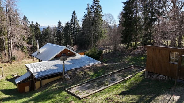 Objet très rare - Chalet de montagne avec confort sur la chaîne du Jura. 10
