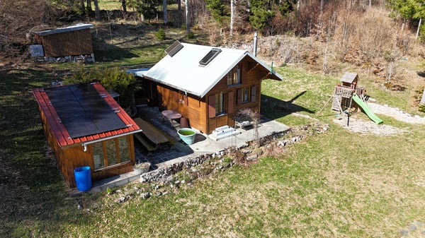 Objet très rare - Chalet de montagne avec confort sur la chaîne du Jura. 9