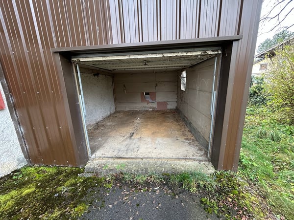 Garage individuel avec porte manuelle 2