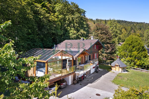 Villa-chalet : un cadre d'exception entre lac et montagnes 2