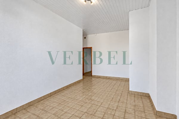Magasin avec bureau au coeur du village 8