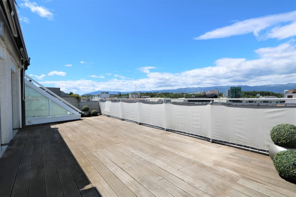Appartement duplex en attique de 4,5 pièces avec balcon et terrasse en toiture aux Acacias 12