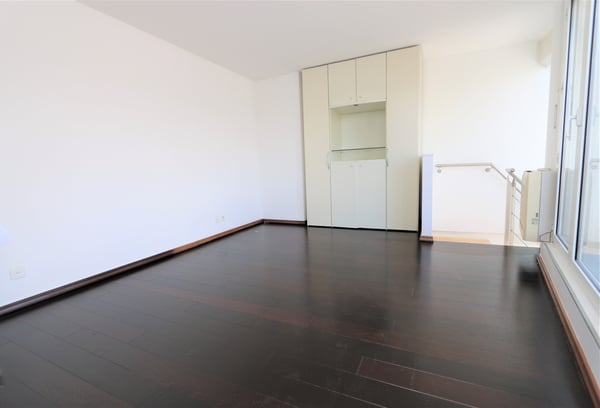 Appartement duplex en attique de 4,5 pièces avec balcon et terrasse en toiture aux Acacias 9
