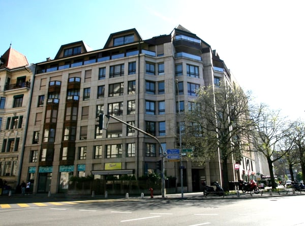 Appartement de 5 pièces avec balcons dans le quartier de Florissant 3