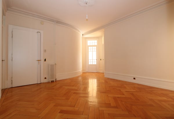 Appartement de 8 pièces dans le quartier des Tranchées 10