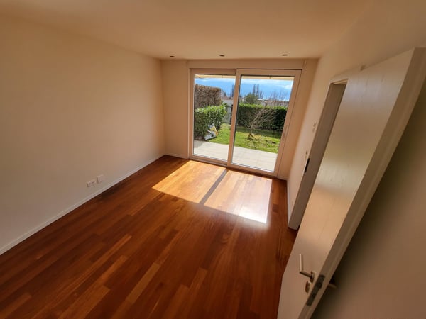 SPLENDIDE APPARTEMENT EN REZ DE JARDIN AVEC VUE LAC ET MONTAGNES A LUTRY 11