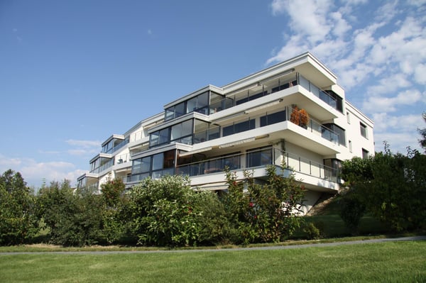 SPLENDIDE APPARTEMENT EN REZ DE JARDIN AVEC VUE LAC ET MONTAGNES A LUTRY 1