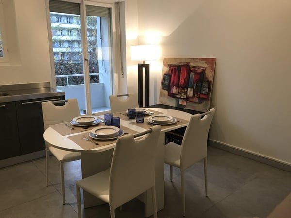 Beau studio meublé renové à Champel 5