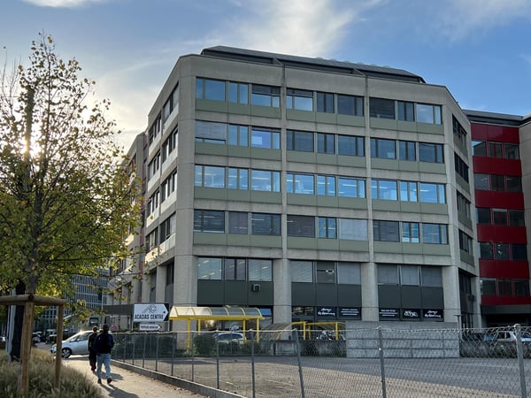 GRAND DEPÔT EN SOUS-SOL A LOUER AU QUARTIER DE L'ETOILE 2