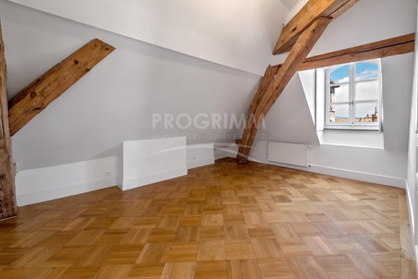 Vieille-ville - Superbe 4 pièces avec Studio - Dernier étage - Ascenseur 3