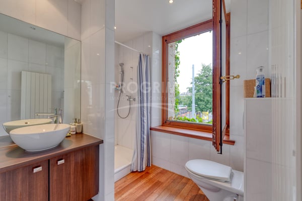 Quai du Rhône. Bureaux haut standing avec fibre, parkings et balcons. Parkings disponibles. 10