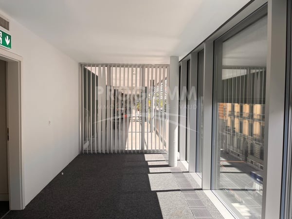 Secteur Jonction - Superbes bureaux de 100m2 - 3ème étage - Lumineux et climatisés - Places de pkg en option. 4