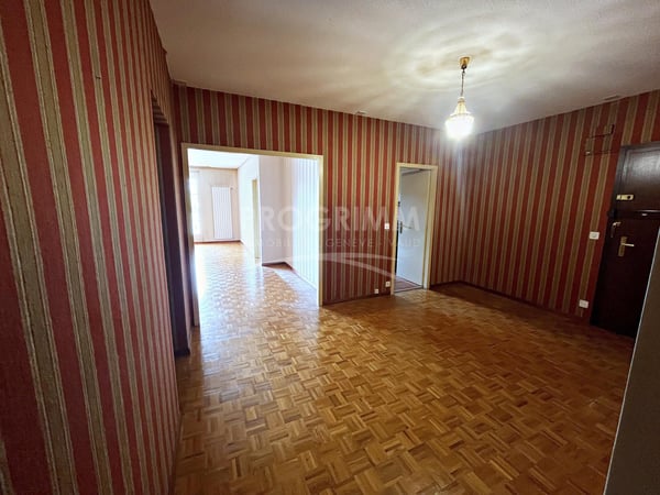 Nouveau - A rénover - Appartement de 5 pièces/145m2 avec grand balcon 8m2 - Cave + parking en sous-sol 3