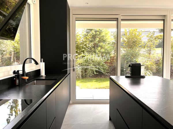 Vesenaz - rez de jardin meublé - 3 chambres - 1 pkg sous-sol - Terrain de 300m2 1