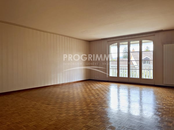 Nouveau - A rénover - Appartement de 4 pièces/144m2 avec grand balcon 8m2 - Cave + parking en sous-sol 3