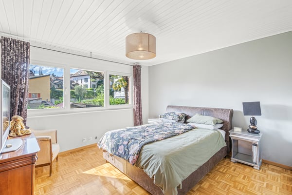 Lumineuse maison familiale rénovée avec terrasse à deux pas du lac! 6