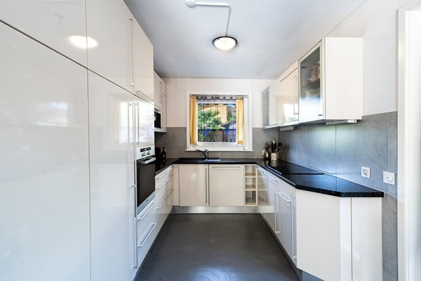 Lumineuse maison familiale rénovée avec terrasse à deux pas du lac! 4