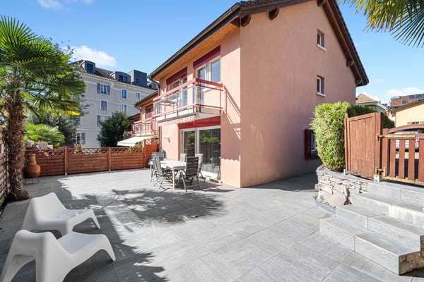 Lumineuse maison familiale rénovée avec terrasse à deux pas du lac! 11