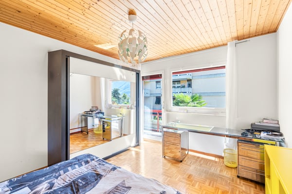 Lumineuse maison familiale rénovée avec terrasse à deux pas du lac! 9