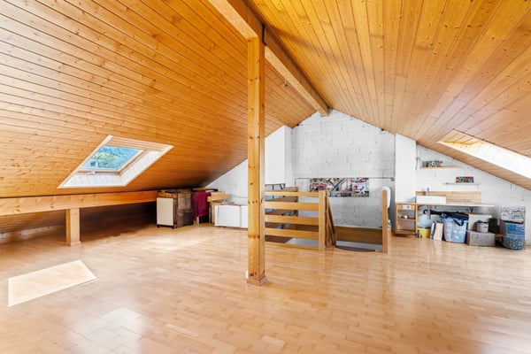 Lumineuse maison familiale rénovée avec terrasse à deux pas du lac! 10