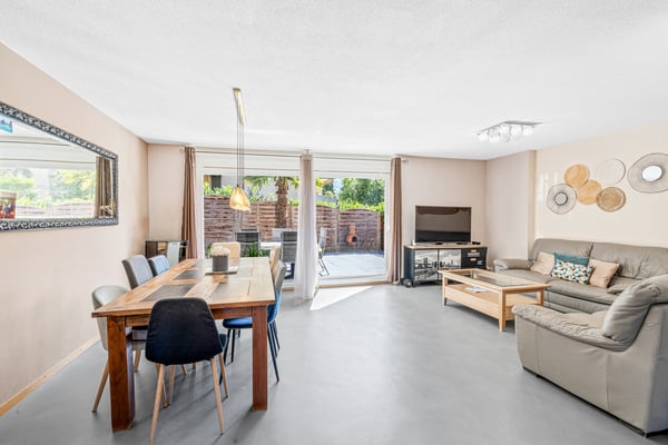 Lumineuse maison familiale rénovée avec terrasse à deux pas du lac! 3