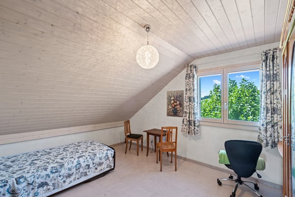 Charmante maison familiale avec grand jardin et terrasse ensoleillée 8