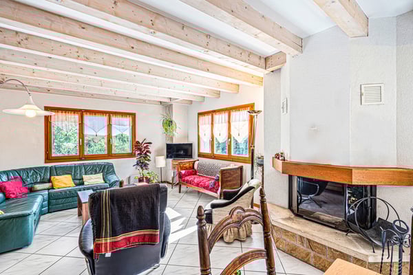 Charmante maison familiale avec grand jardin et terrasse ensoleillée 4