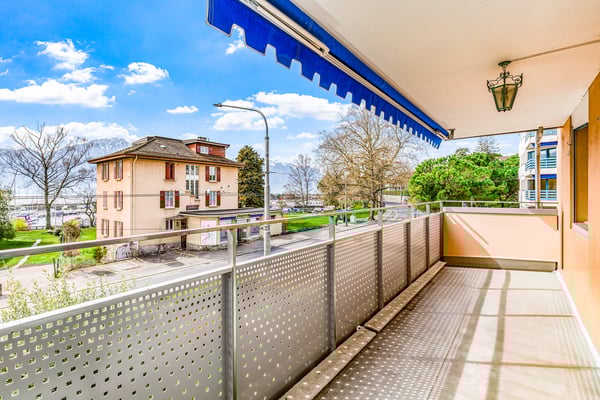 Grand appartement avec vue sur le lac et à deux pas des commodités ! 11