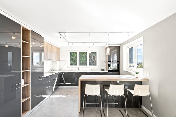 Villa de prestige rénovée avec panorama exceptionnel sur le lac ! 3