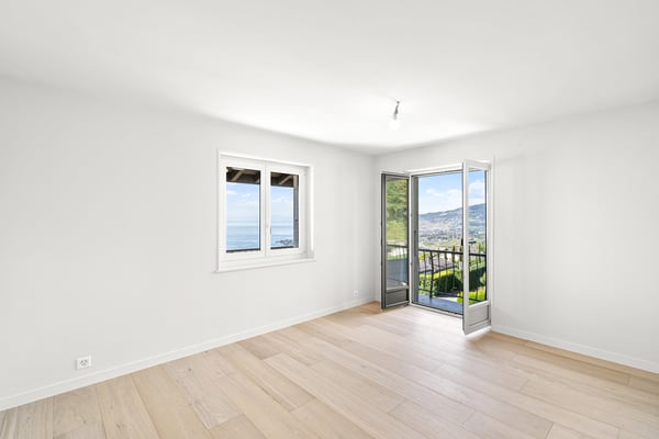 Villa de prestige rénovée avec panorama exceptionnel sur le lac ! 8