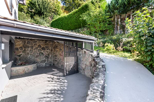 Villa de prestige rénovée avec panorama exceptionnel sur le lac ! 12