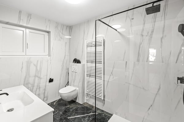 Villa de prestige rénovée avec panorama exceptionnel sur le lac ! 10