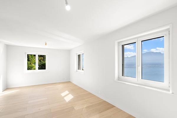 Villa de prestige rénovée avec panorama exceptionnel sur le lac ! 9