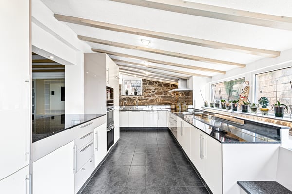 Maison d'exception avec piscine, terrasse, jardin et cuisine extérieur 3