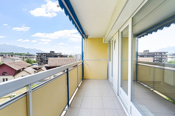 Studio rénové  Balcon ensoleillé  Vue dégagée 3