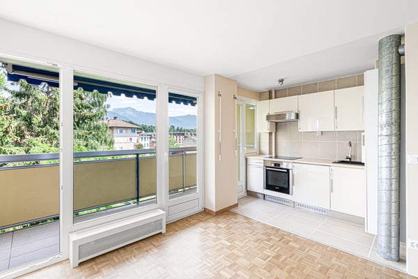 Studio rénové  Balcon ensoleillé  Vue dégagée 5