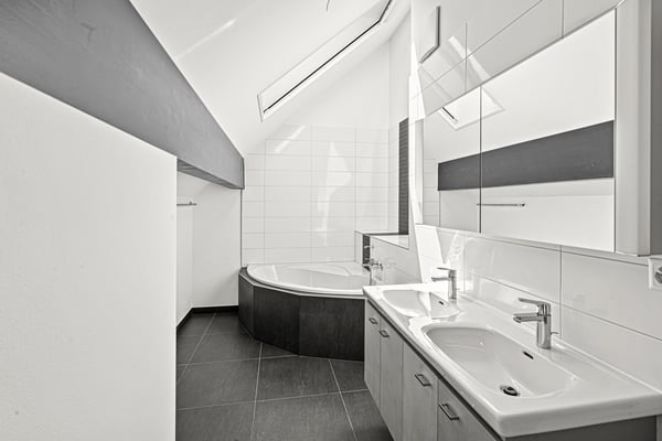 Appartement de prestige rénové avec vue spectaculaire sur le lac ! 9