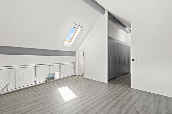 Appartement de prestige rénové avec vue spectaculaire sur le lac ! 8